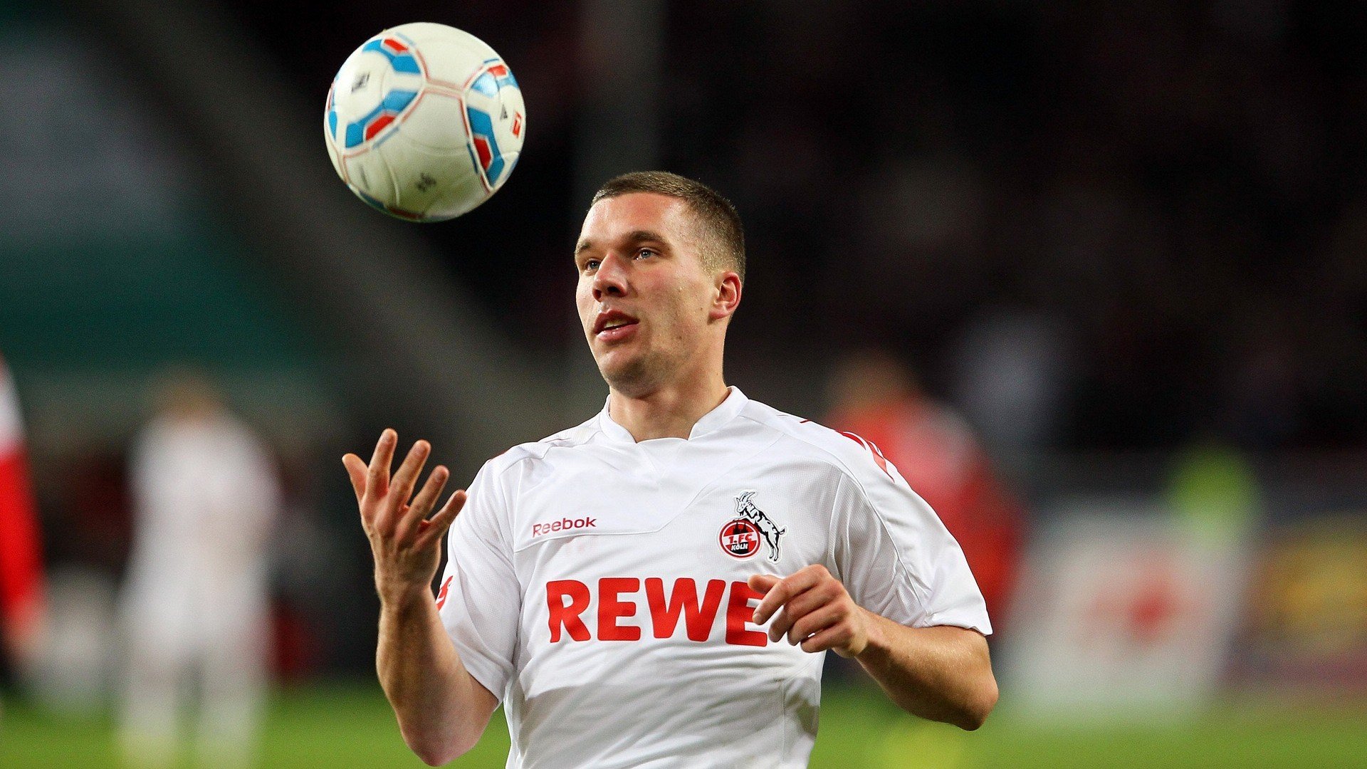 中国花样游泳队巴黎奥运备战冲刺 新编排惊艳亮相