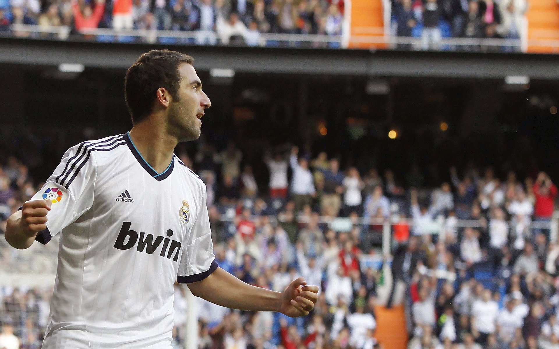 中国花样游泳队巴黎奥运备战进入冲刺阶段 新编排惊艳亮相